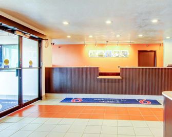 Motel 6 Columbia, Mo - East - Columbia - Front desk