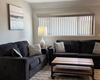 Entire guest suite in Newbury Park, California Sleeps 6 - Thousand Oaks - Sala de estar