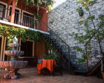 Hotel Rivera - Colonia del Sacramento - Patio