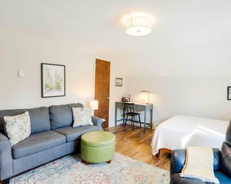 Cozy Norwalk Apt Near Cedar Point and Kalahari! - Norwalk - Salon