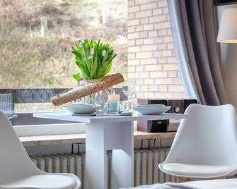 Lister Duenennest - ليست - غرفة طعام