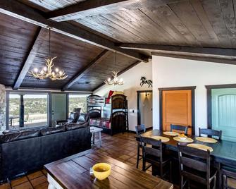 Doves Rest Cabins - Laredo cabin on the North rim - Canyon - Dining room