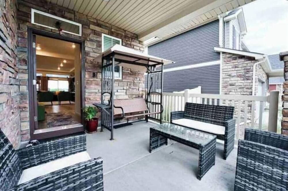 Mountain View house with, Jacuzzi, 5 beds 3.5 bath near Airport - أورورا (كولورادو) - شرفة مرصوفة