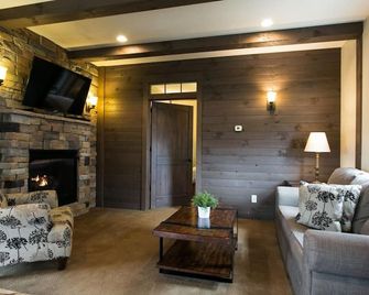 Village Dreams Cottage by Amish Country Lodging - Berlin - Wohnzimmer