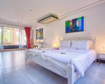 Serenity Lakeside Resort - Kathu - Bedroom