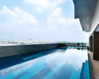 Best Western Plus Wanda Grand Hotel - Pak Kret - Pool