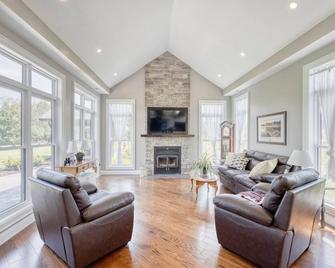 Luxury cottage on private 28 acres in Castleton ON - Colborne - Sala de estar