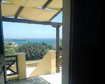 Theodorou - Azolimnos - Balkón