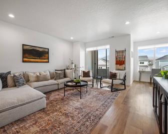 Cozy Ski Getaway in Mountain Green - Morgan - Living room