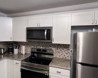 Cool and Calm 4bd 4ba close to all amenities in the city, - Monroe - Küche