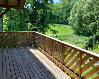 Wochenendhaus Alleinstehend in Traumlage, dem Alltag Entfliehen - Homberg (Ohm) - Balcón