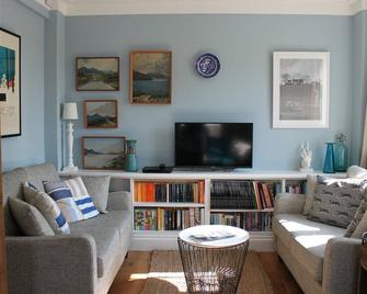 2 The Dunes, Thorpeness - Thorpeness - Living room
