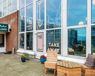 2 person holiday home in Ringkøbing - Ringkøbing - Gebäude