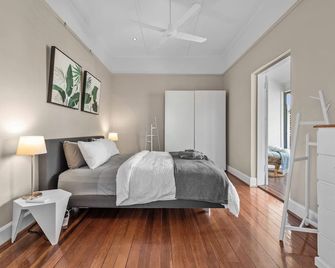 Abracadabra! ~ 1Bed / 1Bath / Balconies ~ New Farm - בריסביין - חדר שינה