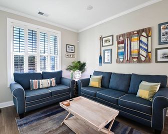 Family Retreat | Close to Beach | Royal Beds - Shallotte - Living room