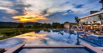 مركز راديسون للجولف والمؤتمرات في باتام - باتام كوتا - حوض السباحة