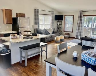 Robins Nest Friendship Lakehouse Retreat - Arkdale - Comedor