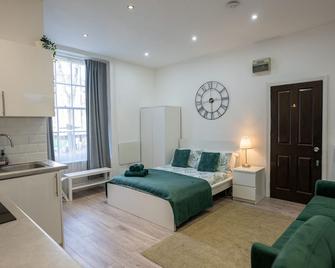 Beautiful Studio Flat in Hackney next to Overground Station - London - Bedroom