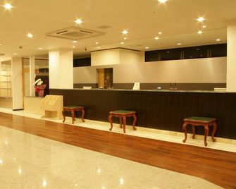 Hotel Crown Hills Himeji - Himeji - Front desk