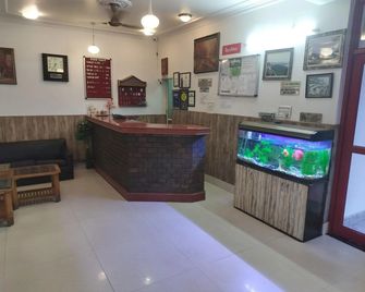 Blue Pine Resort - Lansdowne - Front desk