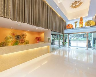 Silka Far East Hotel - Hong Kong - Front desk