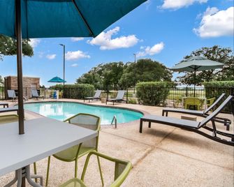 Hampton Inn Uvalde - Uvalde - Piscina