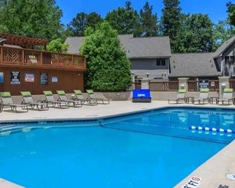 Townhouse in the City w/Pool - 2 Bed 2.5 Bath - Raleigh - Pool