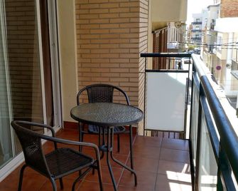 Excellent holiday apartment, L'Ampolla - L'Ampolla - Balcony