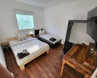 Ferienwohnungen Im Grund 22, 22a, 22c Birkenstein - Hoppegarten - Bedroom