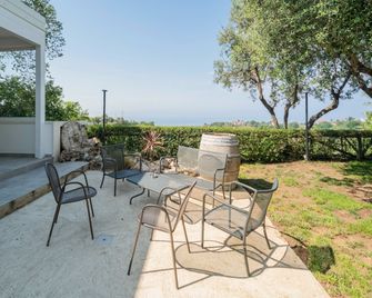 Apartment in Gasponi with Mountain Views - Drapia - Patio