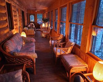 Spacious 6bed/6bath Lakefront Cabin 5mins to Cable - Cable - Sala de estar