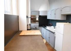 Hyper Centre LILLE appt. 6 personnes confortable pour famille ou amis - Lille - Kitchen