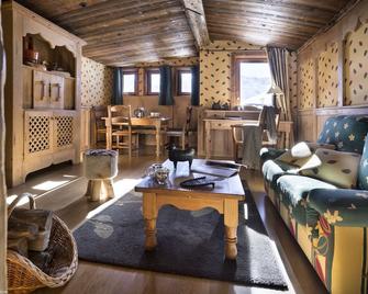 Hôtel Les Suites Du Montana by Les Etincelles - Tignes - Living room
