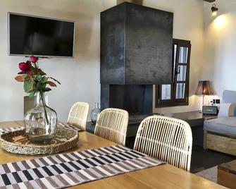 Pelion Homes | Villa Iris. A Rustic, Chic Villa With Pool And Great Sea Views! - Agios Georgios Nileias - Dining room