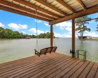 Sunset Cove 1 - Lakefront Retreat Waterfront with Spectacular Sunset Views - Livingston - Patio