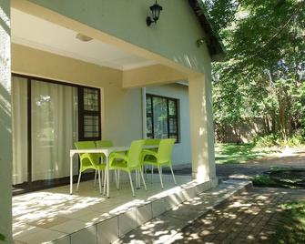 Sand River Cottages - Hazyview - Patio