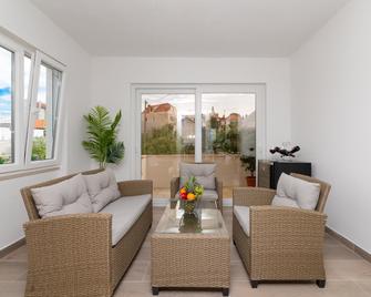 Apartments Tino - Sutivan - Living room