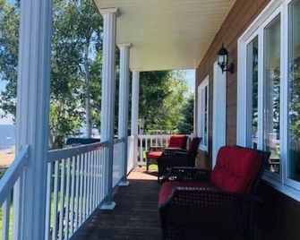Les Quatre Vents - Lakefront & Private Beach - Saint-Félicien - Balcony