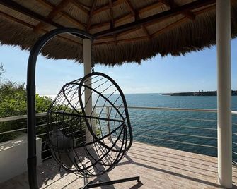 'House in front of the sea with swimming pool ayangue' - Ayangue - Balcón