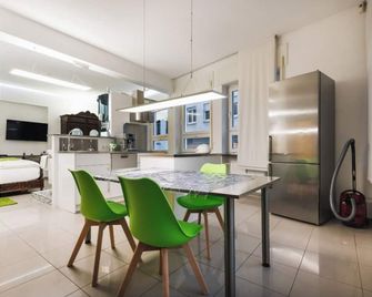 Apartment A - Modern stylish 1 room Loft Ground Floor - Ulm - Salle à manger