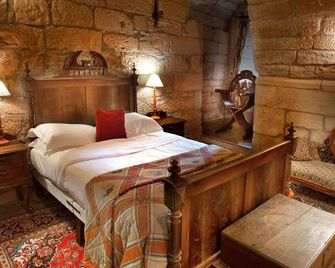 Dalhousie Castle Hotel & Spa - Edinburgh - Bedroom