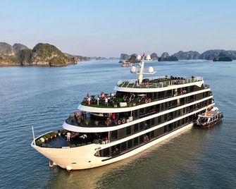 Venus Cruises Halong Bay by Venus Group - Ha Long