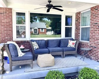 Charming Derby Getaway, sleeps 6-8 - Louisville - Patio