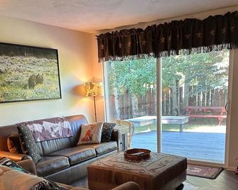 Located on the Historic Gunnison River-Casa Del Rio - Gunnison - Living room