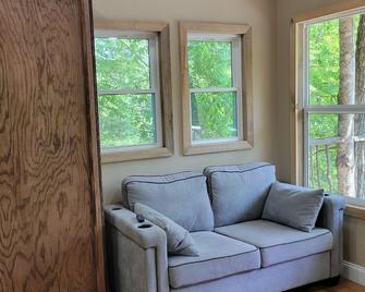 Lake Mountain Manor - Princeton - Вітальня