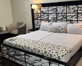 Francinesplace Hotel - Uyo - Bedroom