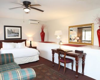 Kingston Place Guesthouse - אמהלאנגה - חדר שינה