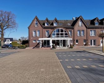 Hotel Zum Märchenwald - Lingen - Budova