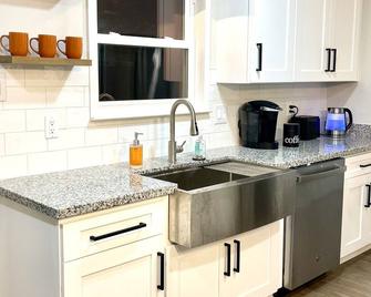 Experience Ocean Springs charm near Hard Rock Casino and Wonderful Locations - St Martin - Cucina