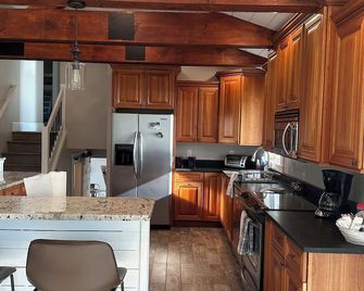 Relaxing home with all the amenities for your family vacation. - Presque Isle - Cocina